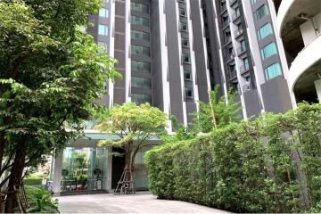 A modern room with a spectacular view 7 mins walk to BTS Asoke.