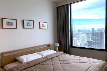 A modern room with a spectacular view 7 mins walk to BTS Asoke.