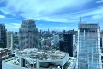 A modern room with a spectacular view 7 mins walk to BTS Asoke.