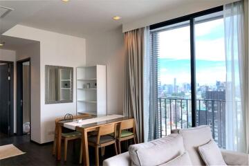 A modern room with a spectacular view 7 mins walk to BTS Asoke.