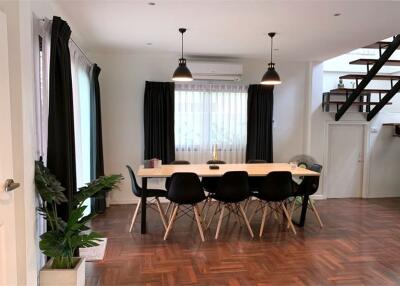 A fully furnished modern styling house in Bangna.