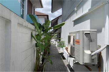 A modern house and facilities with great value and easy access from Bangna Trat 39 to Sukhumvit Road. - 920071062-74