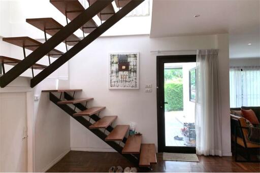 A modern house and facilities with great value and easy access from Bangna Trat 39 to Sukhumvit Road. - 920071062-74