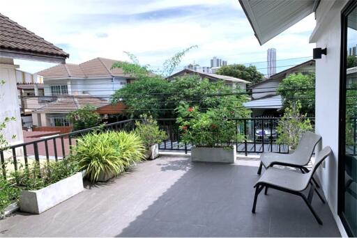 A modern house and facilities with great value and easy access from Bangna Trat 39 to Sukhumvit Road. - 920071062-74