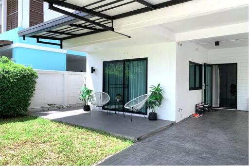 A fully furnished modern styling house in Bangna.