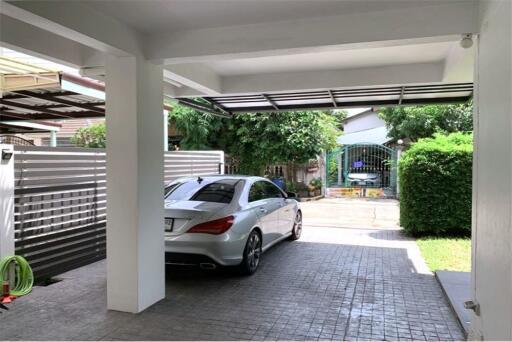 A fully furnished modern styling house in Bangna.