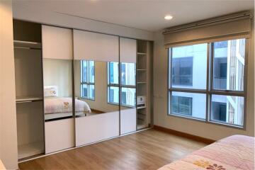 Fully furnished condominium in a quiet area.