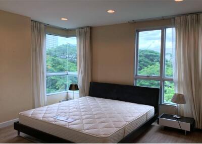 Great value and fully furnished condominium in a quiet and convenient area a 4-minute walk to BTS Ekkamai. - 920071062-72