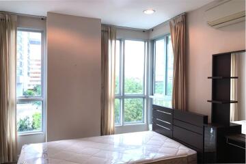 Fully furnished condominium in a quiet area.