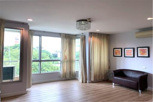 Fully furnished condominium in a quiet area.