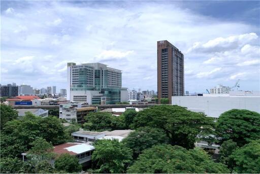 Fully furnished condominium in a quiet area.