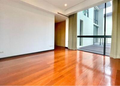 Modern house 3+1 bedrooms with pool in private compound  Sukhumvit 63 near BTS Ekamai. - 920071001-10142