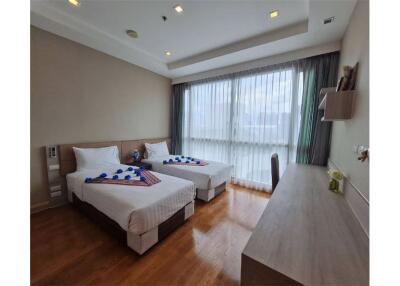 Apartment 3 Bedrooms / For Rent /  Promphong area - 920071001-10050