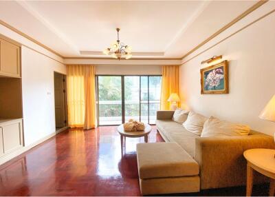 "Luxurious 2-Bedroom Condo in Central Bangkok"