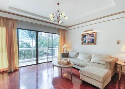 "Luxurious 2-Bedroom Condo in Central Bangkok"