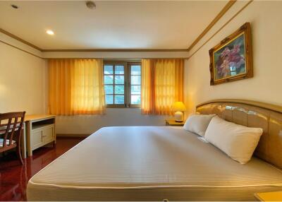 "Luxurious 2-Bedroom Condo in Central Bangkok"