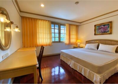 "Luxurious 2-Bedroom Condo in Central Bangkok"