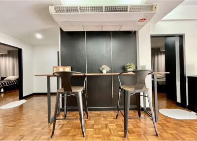 Lovely unit homey style; easy walk near by convenient store, supermarket, nice restaurant and pet friendly  in Thonglor