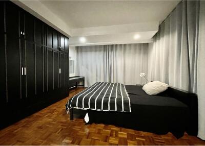 Lovely unit homey style; easy walk  in Thonglor