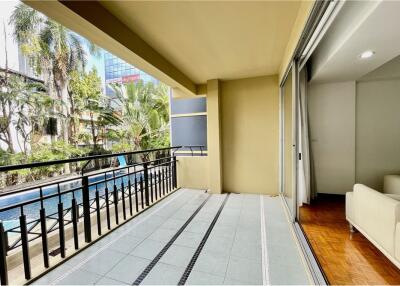 Lovely unit homey style; easy walk near by convenient store, supermarket, nice restaurant and pet friendly  in Thonglor