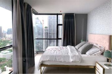 A nice corner room with effortlessly access condominium to BTS Ekkamai and Sukhumvit area.