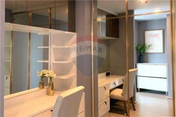 A nice corner room with effortlessly access condominium to BTS Ekkamai and Sukhumvit area. - 920071062-59