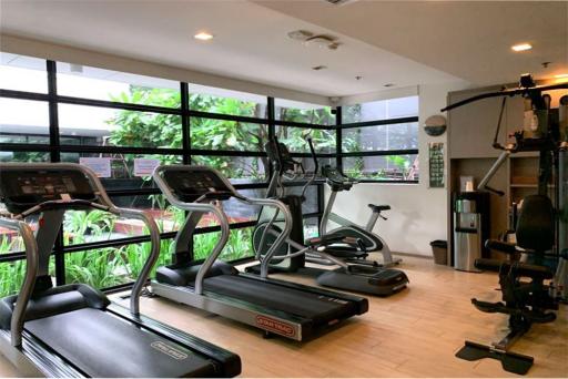 Effortlessly access condominium to BTS Ekkamai and Sukhumvit area.