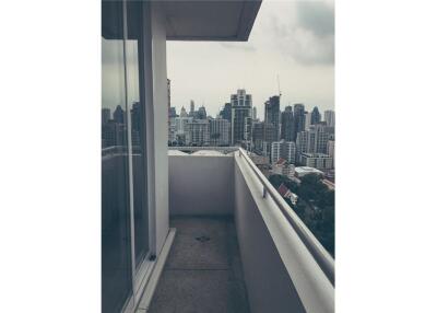 Rare unit for sale 1 bedroom with large living space high floor Asoke Place