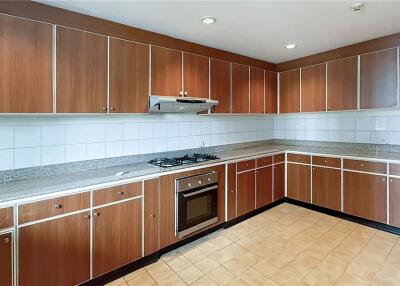 Spacious new renovated 3 bedrooms 5 Minutes walk to NIST - 920071001-9784