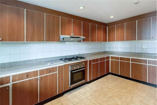 Spacious new renovated 3 bedrooms 5 Minutes walk to NIST