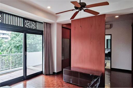 Homey apartment pet friendly 4bedrooms with big balcony in Sathorn  Nanglinchee FOR RENT