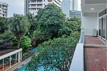 Homey apartment pet friendly 4bedrooms with big balcony in Sathorn  Nanglinchee FOR RENT