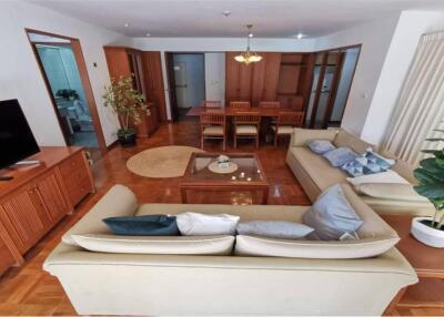 charming pet friendly 2 bedroom Sukhumvit Phromphong