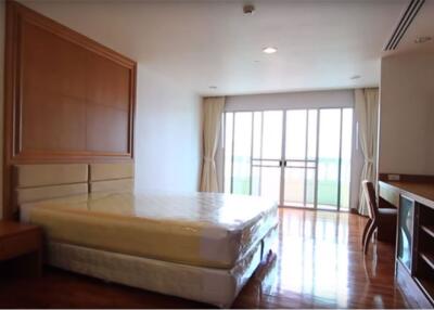 Spacious 3 bedroom Sukhumvit 3 BTS Phrom Phong - 920071001-9639