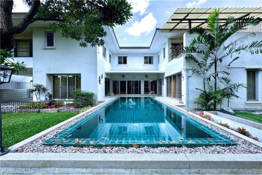 Elegant Bangkok Retreat: Rent Your Dream Home