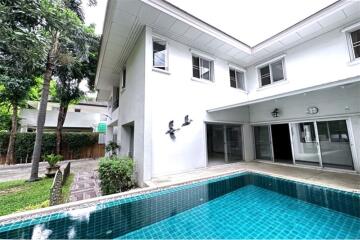 A homey house for rent with a swimming pool in Pattanakarn with great value. - 920071062-23