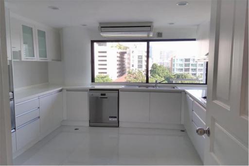 An exclusive & pet friendly 3+1 with spacious balcony on Sukhumvit 34 - 920071001-9496