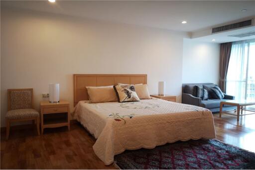 Modern 3+1bed 4bath 3 balconies, pet friendly & fully equipped kitchen in Phrom Phong