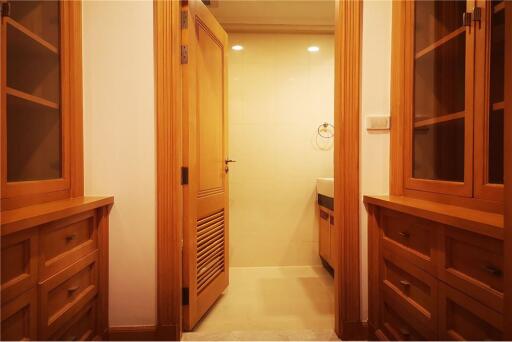 Modern 3+1bed 4bath 3 balconies, pet friendly & fully equipped kitchen in Phrom Phong