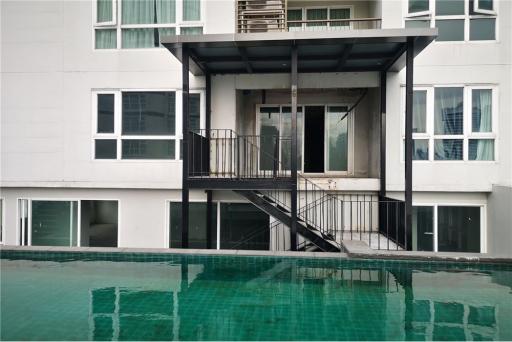 Rare Item! Bareshell duplex condo with a private swimming pool for sale in Nana-Asoke - 920071001-9536