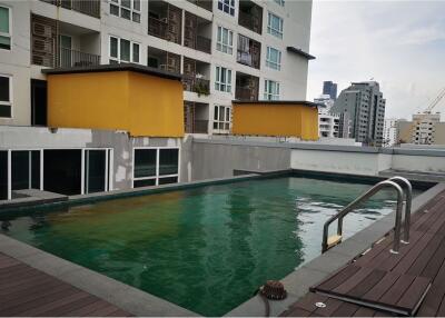 Rare Item! Bareshell duplex condo with a private swimming pool for sale in Nana-Asoke - 920071001-9536