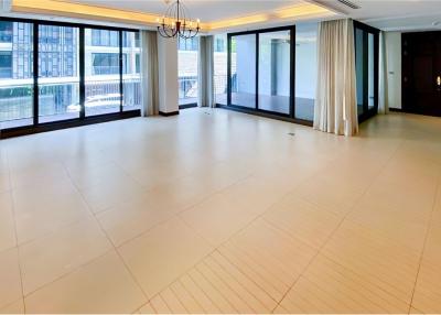 For rent: Pet-friendly apartment with 4+1 bedrooms located in Sukhumvit 31 near BTS Phrom Phong. - 920071001-9402