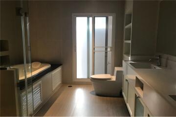 For rent spacious 3+1 bedrooms Wireless Road BTS Ploenchit - 920071001-9385