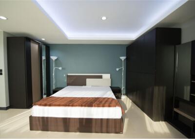 Newly renovated pet-friendly fully furnished BTS Phrom Phong.