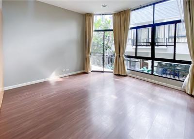 Pet friendly townhouse 4 beds in private compound Sukhumvit 38 BTS Thonglor - 920071001-9369