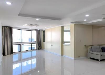 Newly renovated with modern style condominium pet-friendly located on Sukhumvit 24 - 920071062-7