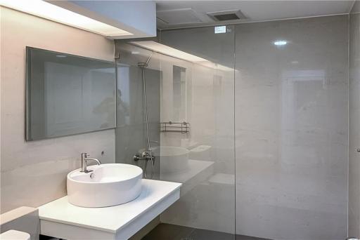 Modern style condominium pet-friendly located on Sukhumvit 24