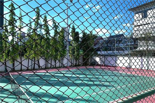 Pet-friendly low rise with a lovely tennis court.