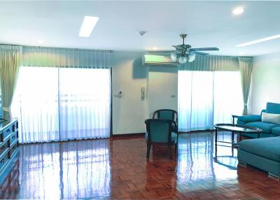 Pet-friendly low rise with a lovely tennis court. - 920071062-5