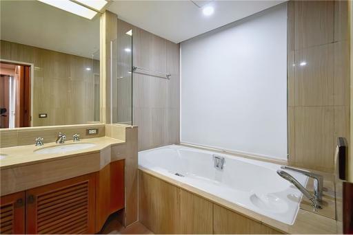 Covid Price! Langsuan Ville 2 Bed, Chidlom BTS